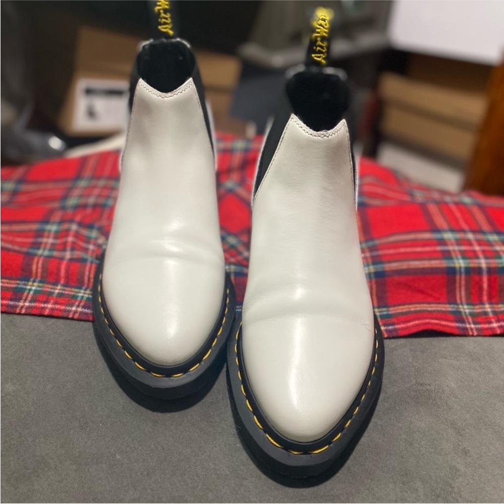 Like new Dr. Martens Bianca white Chelsea boots size 6